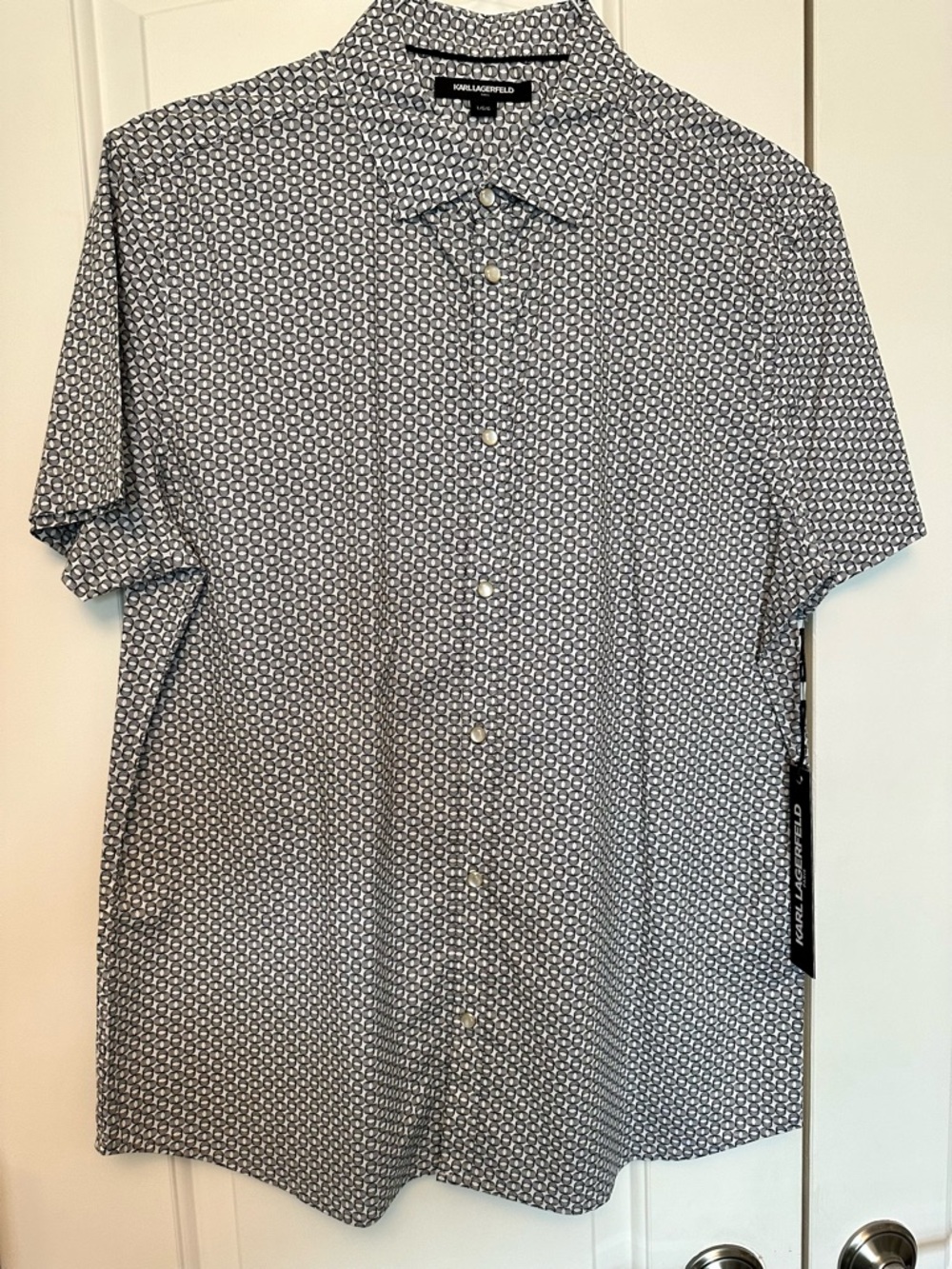 NWT! Karl Lagerfeld Short Sleeve Stretch Black and White Shirt w/ Snap Buttons